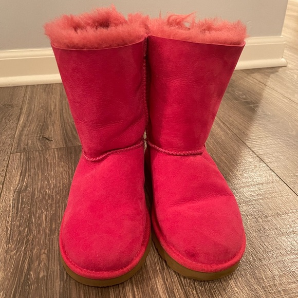 Girls - Ugg pink Bailey bow boots - Picture 2 of 4